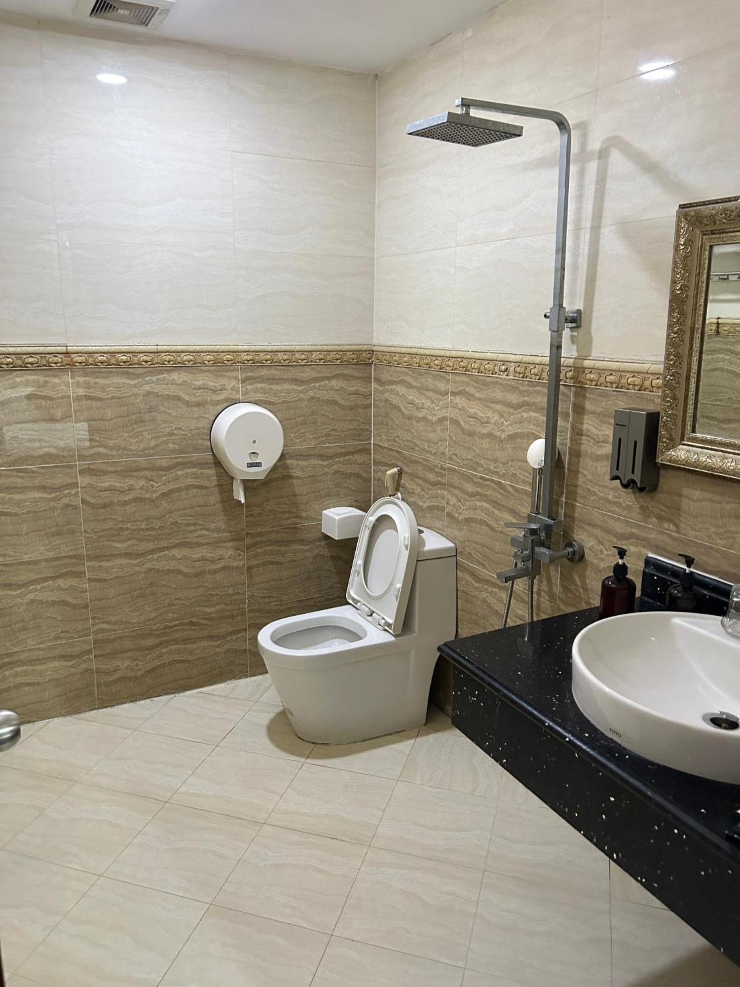 HÙNG MIAMI HOTEl - 2 SAO Hô Chi Minh-Ville Extérieur photo
