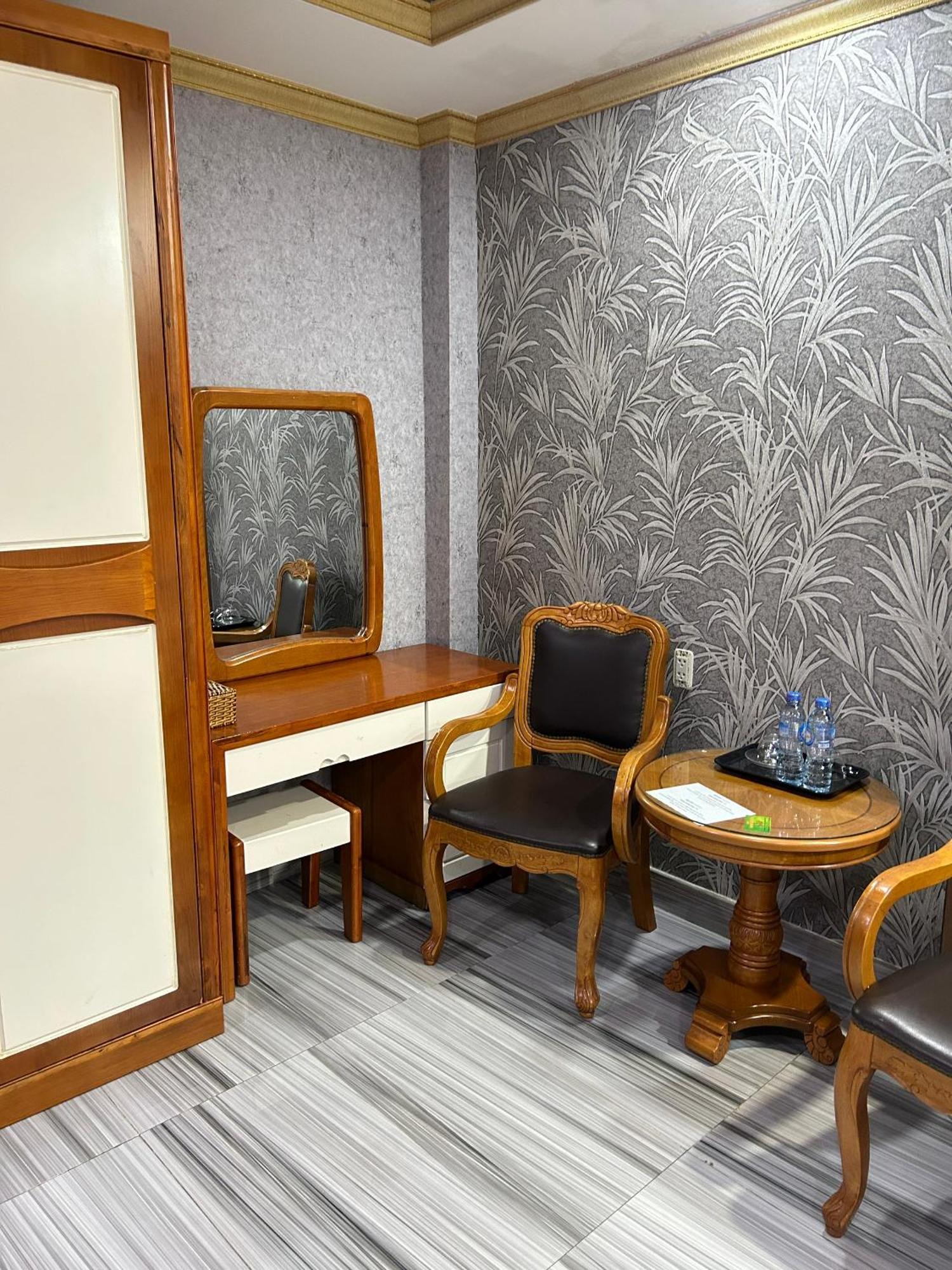 HÙNG MIAMI HOTEl - 2 SAO Hô Chi Minh-Ville Extérieur photo